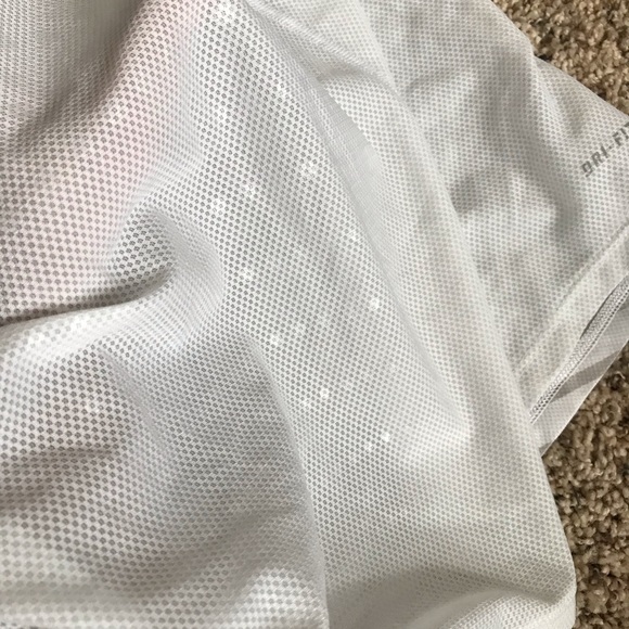 White Nike Athletic Tee (Men’s L) - Picture 4 of 6
